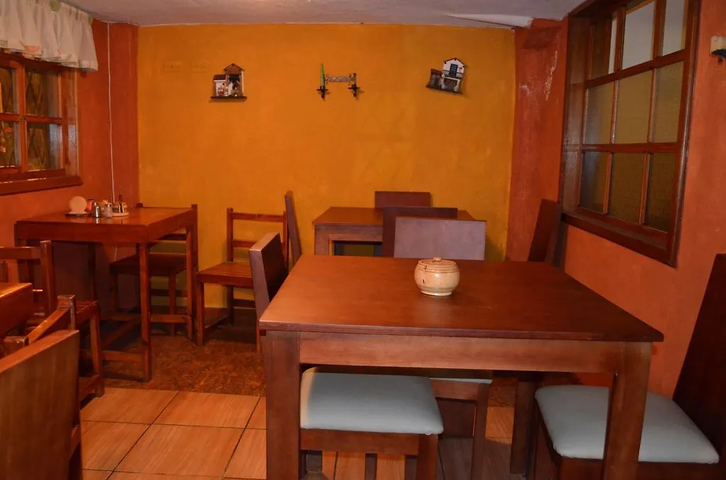 クエンカ Hostal Casa Del Rioホステル
